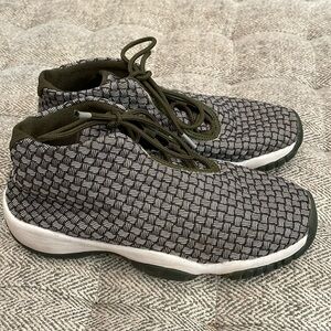 Jordan Future Olive Canvas size 4Y